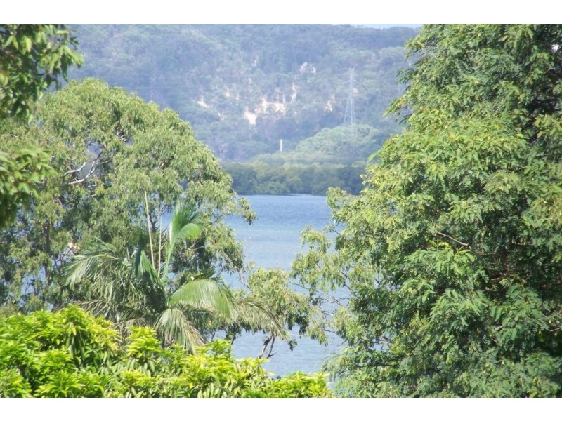 15 PINE AV, Lamb Island QLD 4184