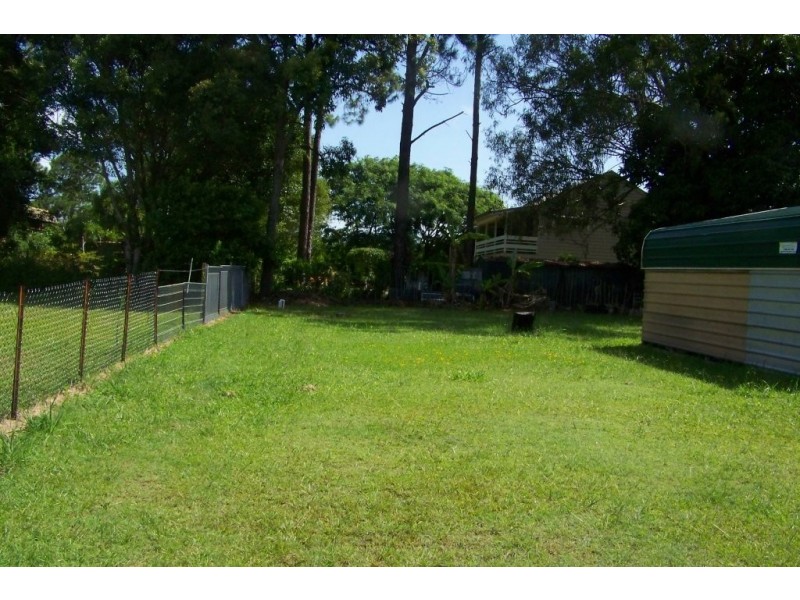 15 PINE AV, Lamb Island QLD 4184