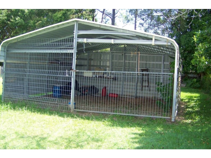 15 PINE AV, Lamb Island QLD 4184