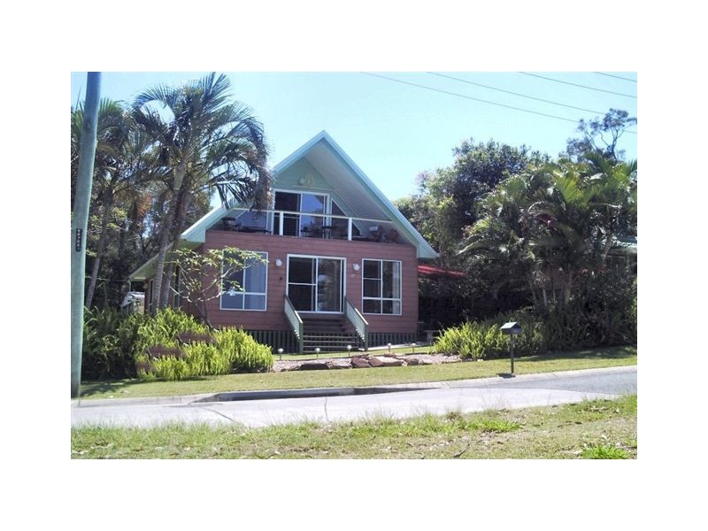 17 Koonwarra Pde, Macleay Island QLD 4184