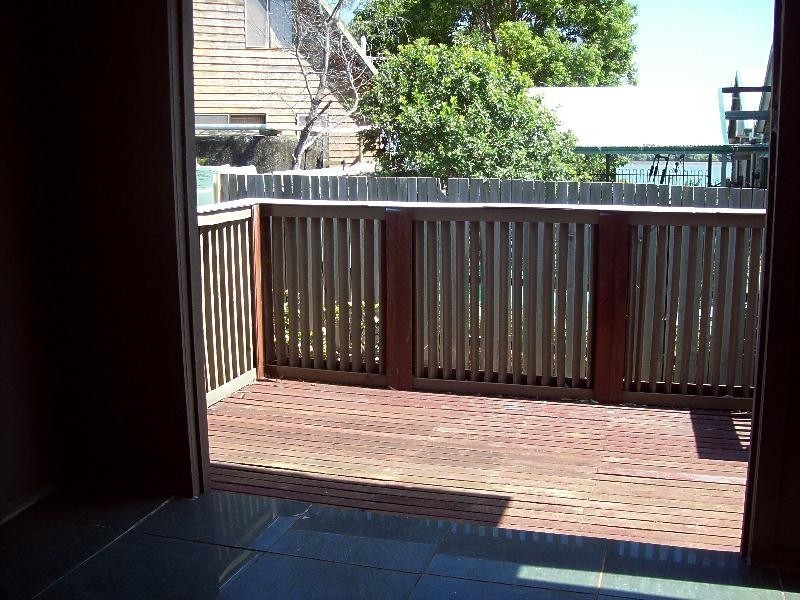 4 Emily Cres, Macleay Island QLD 4184