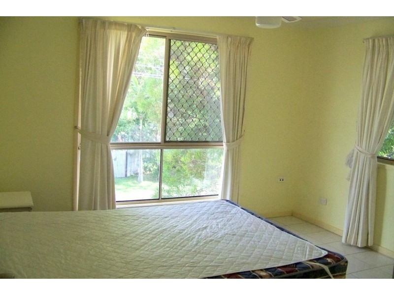 9 Lucas Dve, Lamb Island QLD 4184