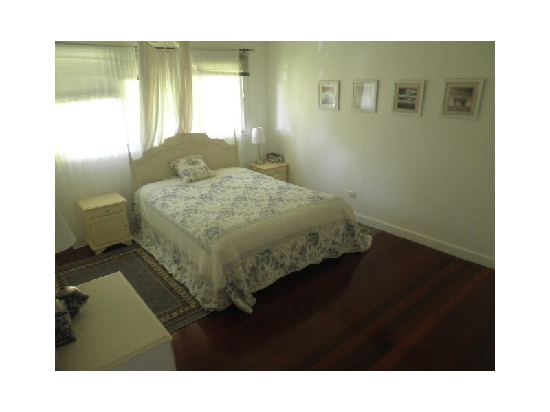 64 Charles Tce, Macleay Island QLD 4184