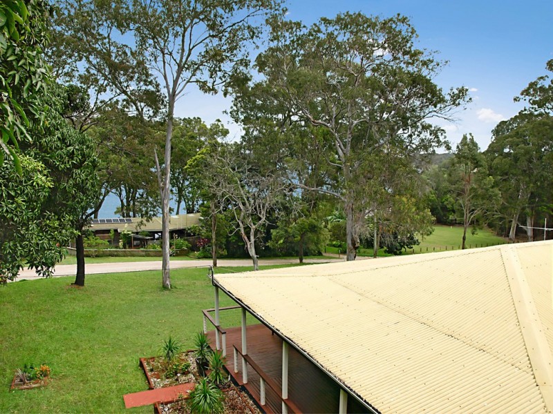 35 TINA AVE, Lamb Island QLD 4184