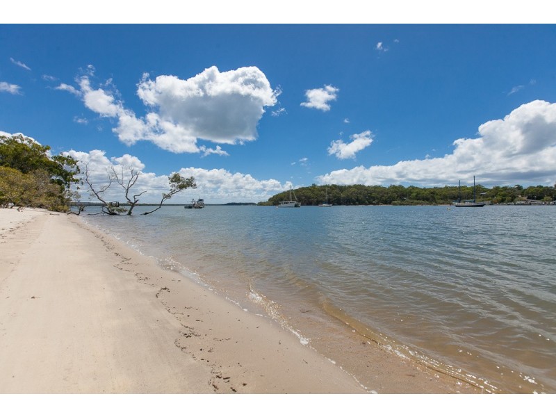 26 Treasure Island Ave, Karragarra Island QLD 4184