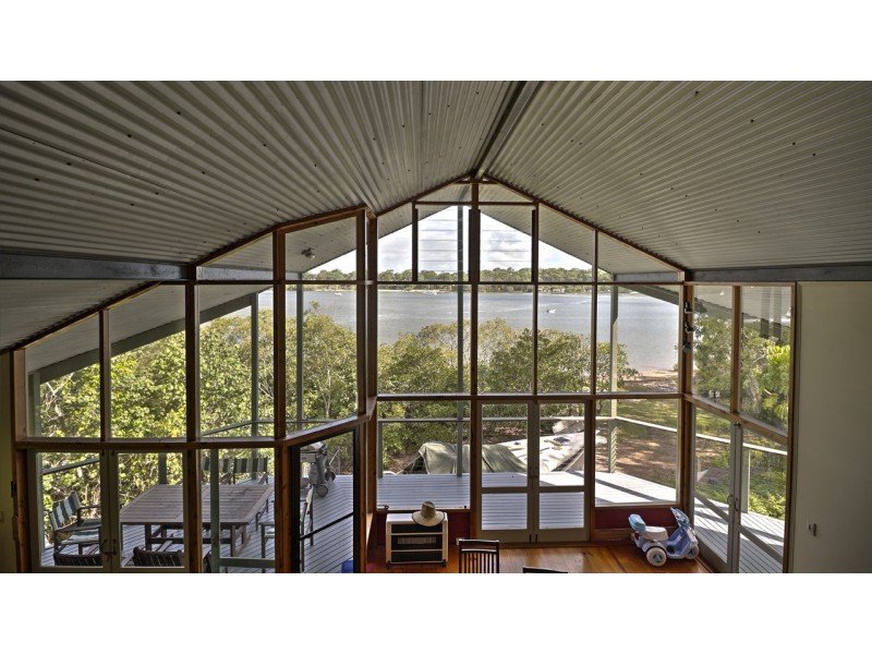 12 Russell Terrace, Macleay Island QLD 4184