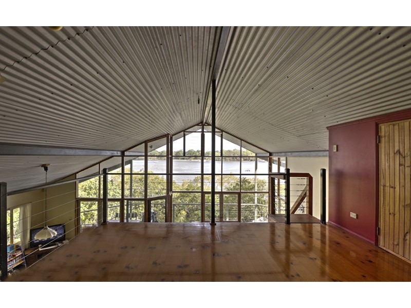 12 Russell Terrace, Macleay Island QLD 4184