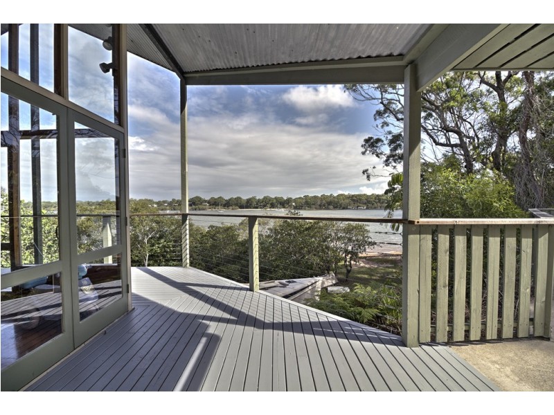 12 Russell Terrace, Macleay Island QLD 4184