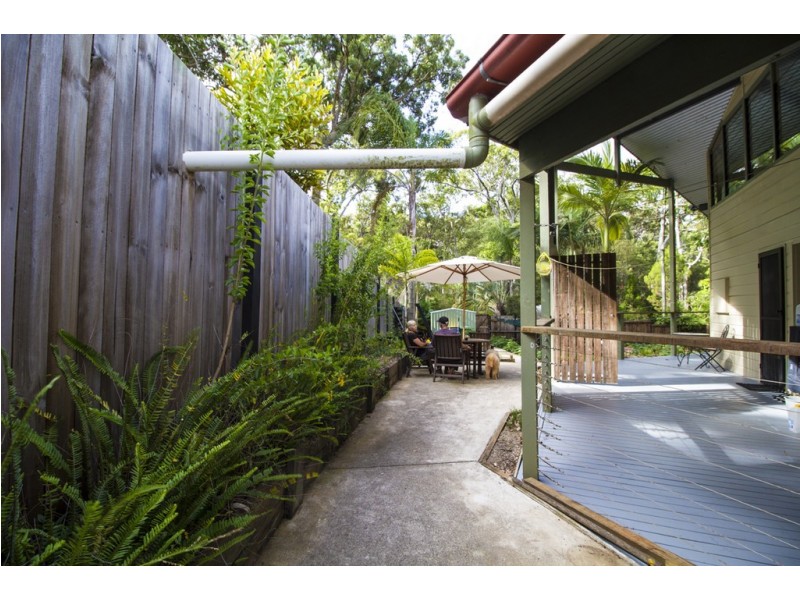 12 Russell Terrace, Macleay Island QLD 4184