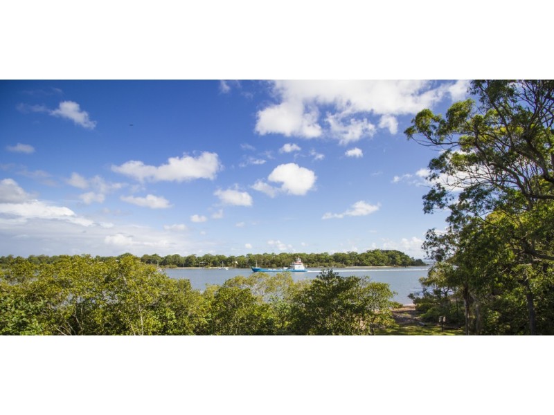 12 Russell Terrace, Macleay Island QLD 4184
