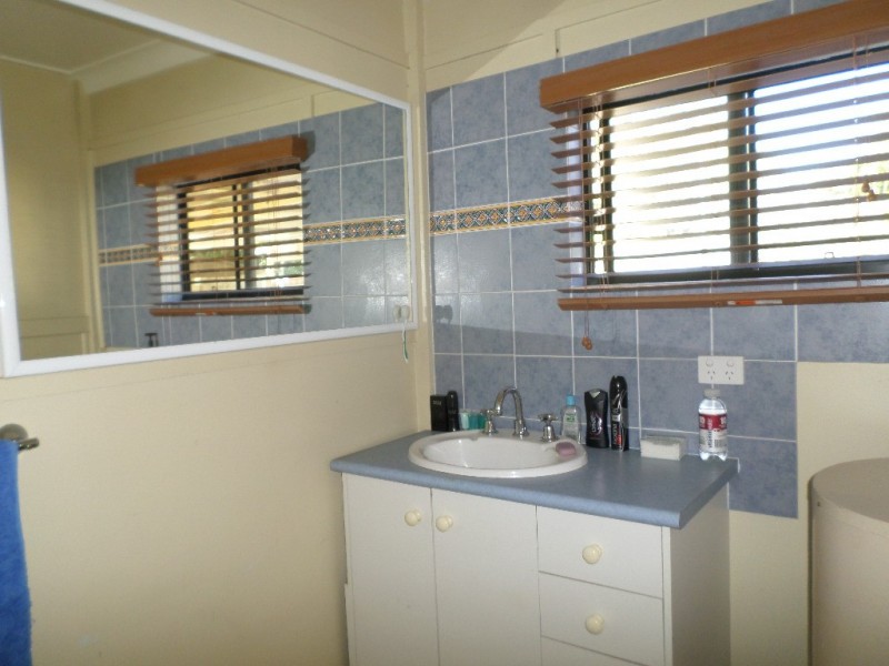 5 HAMILTON PARADE, Macleay Island QLD 4184