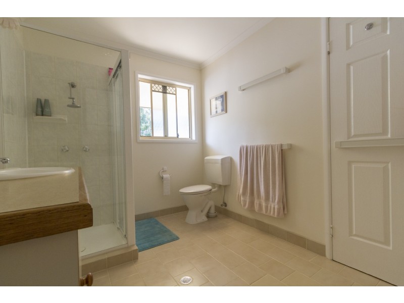 4 Cathy Street, Macleay Island QLD 4184