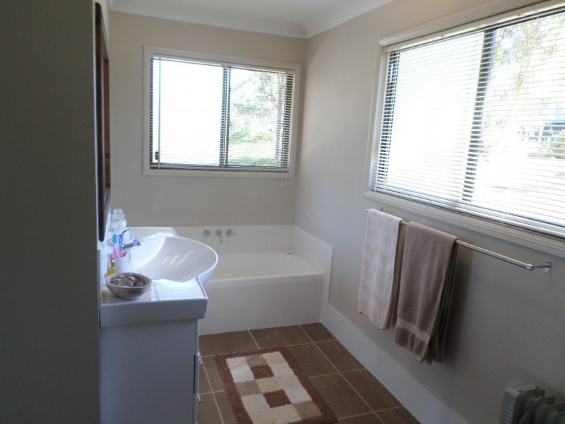 32 CATHY STREET, Macleay Island QLD 4184
