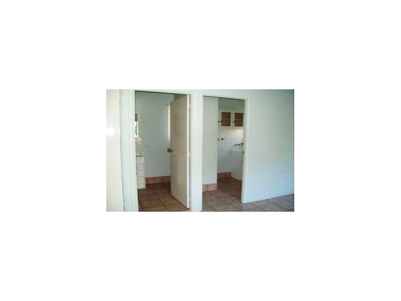 4 Glen Street, Macleay Island QLD 4184