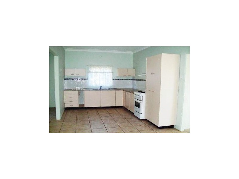 4 Glen Street, Macleay Island QLD 4184
