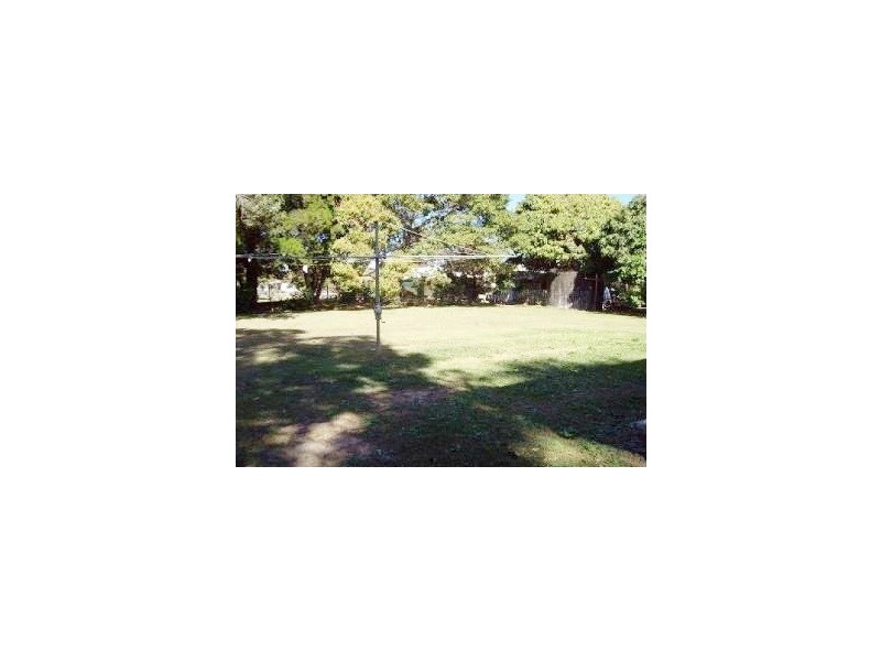 4 Glen Street, Macleay Island QLD 4184