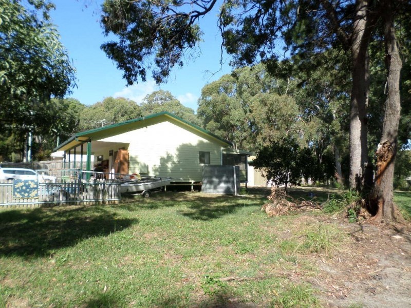 4 ORANA STREET, Macleay Island QLD 4184