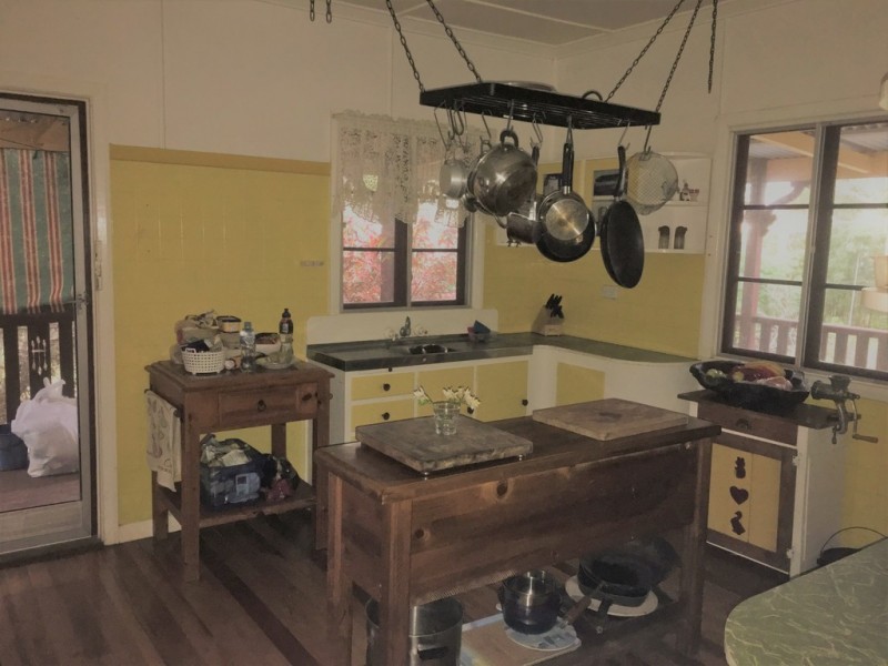 64 PERULPA DR, Lamb Island QLD 4184