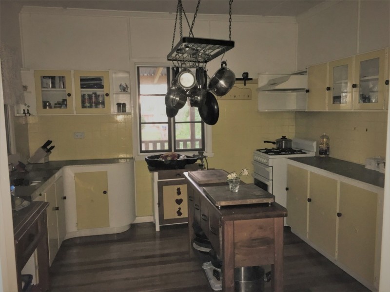 64 PERULPA DR, Lamb Island QLD 4184