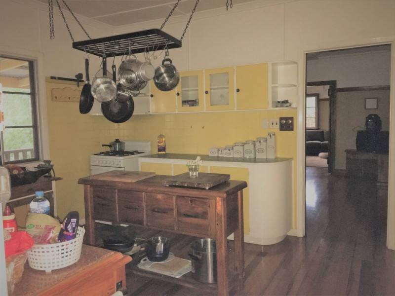 64 PERULPA DR, Lamb Island QLD 4184