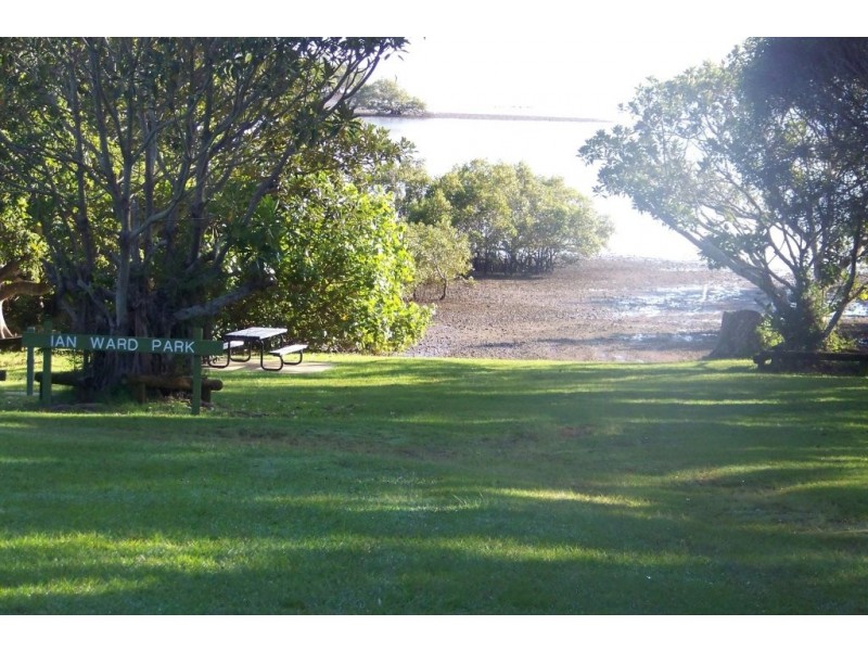 64 PERULPA DR, Lamb Island QLD 4184