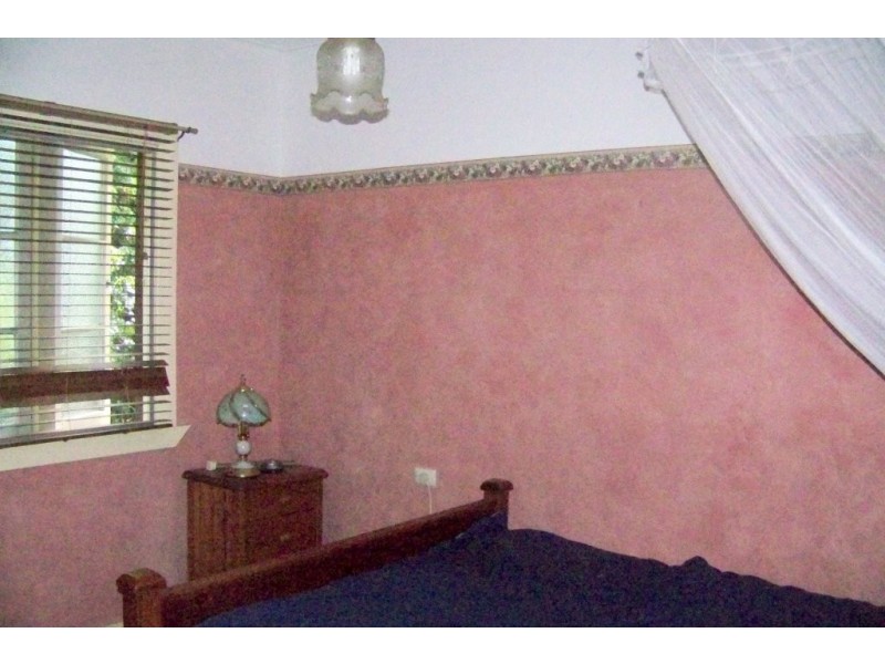 64 PERULPA DR, Lamb Island QLD 4184