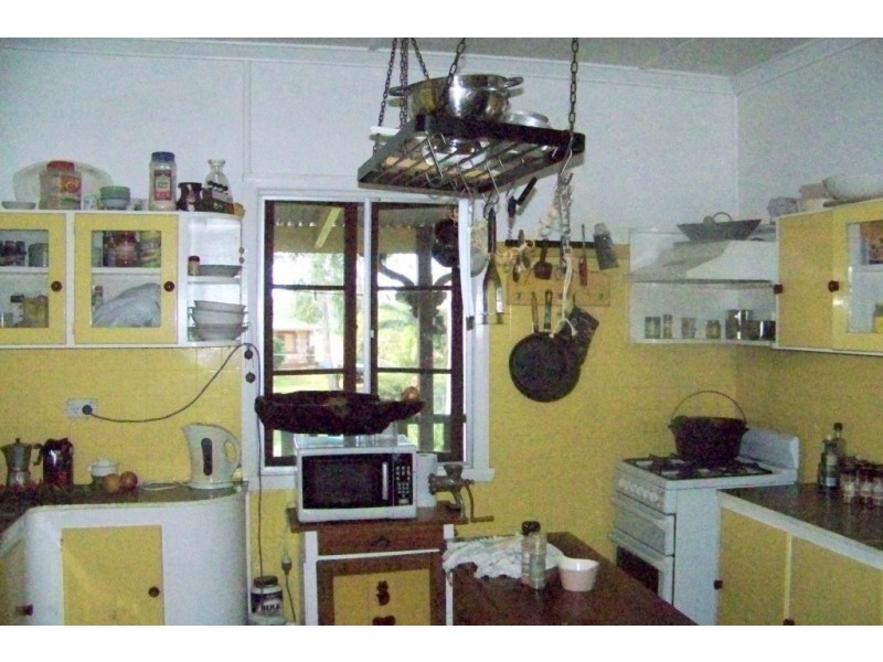 64 PERULPA DR, Lamb Island QLD 4184