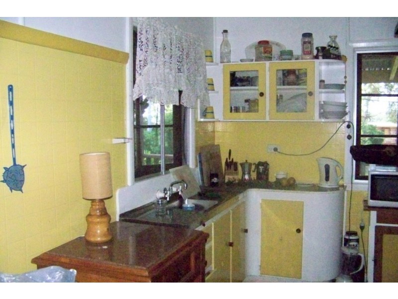 64 PERULPA DR, Lamb Island QLD 4184