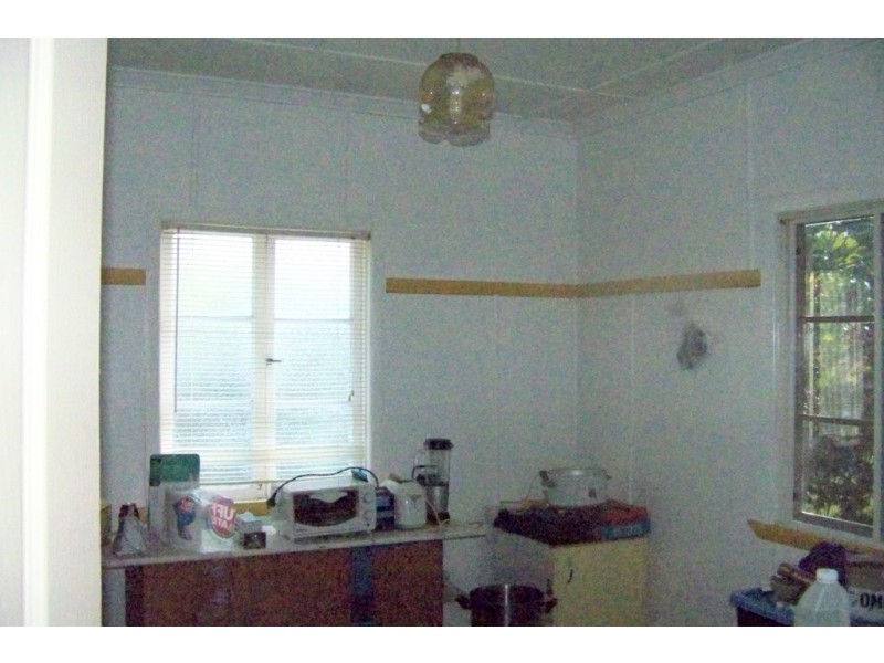 64 PERULPA DR, Lamb Island QLD 4184