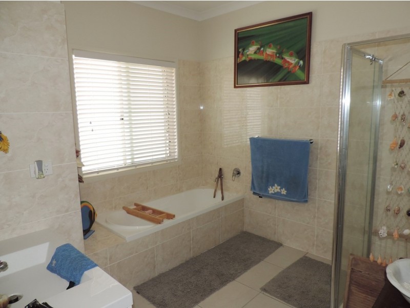 24 Little Cove Road, Russell Island QLD 4184