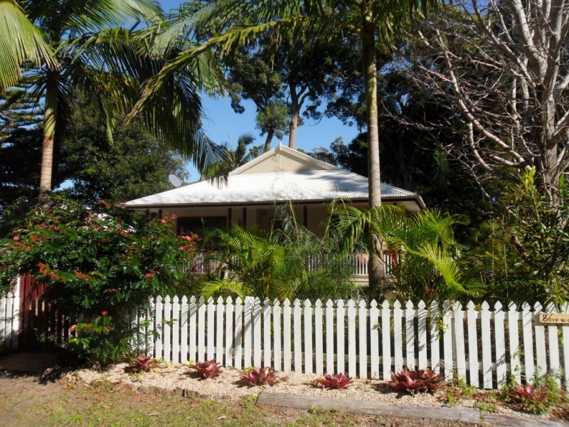 13 President Terrace, Macleay Island QLD 4184