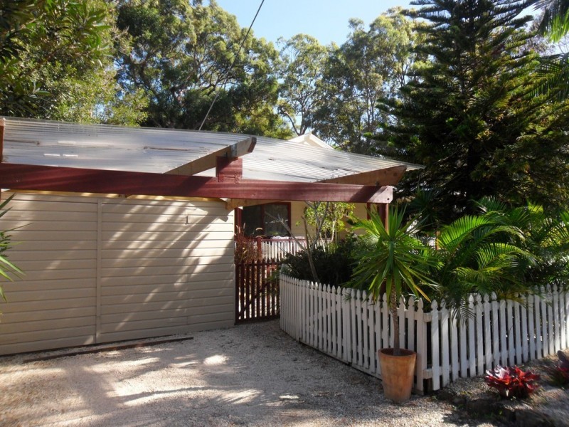 13 President Terrace, Macleay Island QLD 4184
