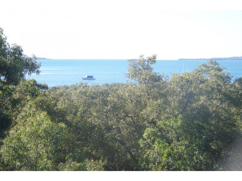 11 Beelong St, Macleay Island QLD 4184