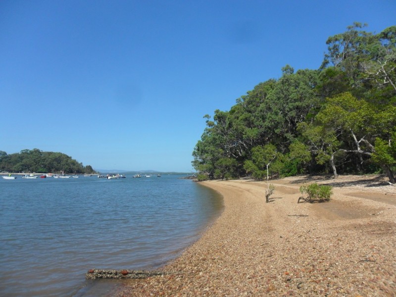 4 Cliff Terrace, Macleay Island QLD 4184