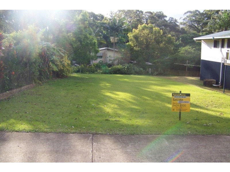 124 LUCAS DR, Lamb Island QLD 4184