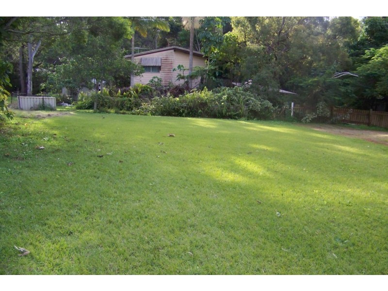 124 LUCAS DR, Lamb Island QLD 4184