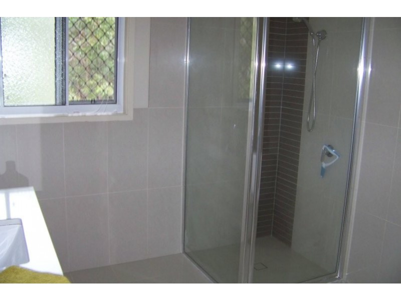 15 Rhodes St, Macleay Island QLD 4184