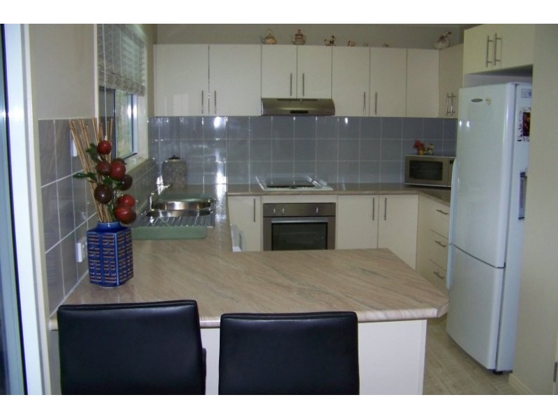 15 Rhodes St, Macleay Island QLD 4184