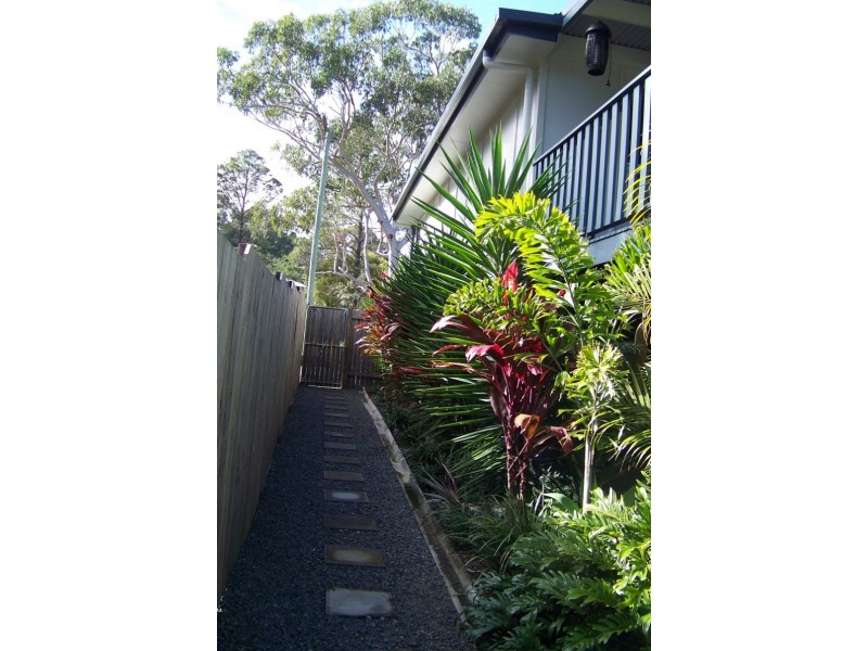 15 Rhodes St, Macleay Island QLD 4184
