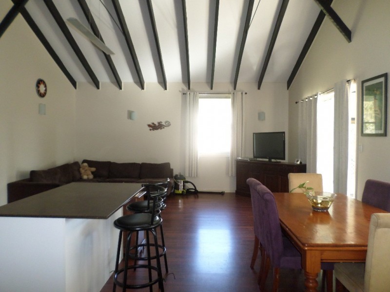 72 CHARLES TERRACE, Macleay Island QLD 4184