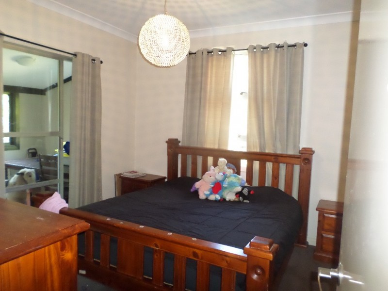 72 CHARLES TERRACE, Macleay Island QLD 4184