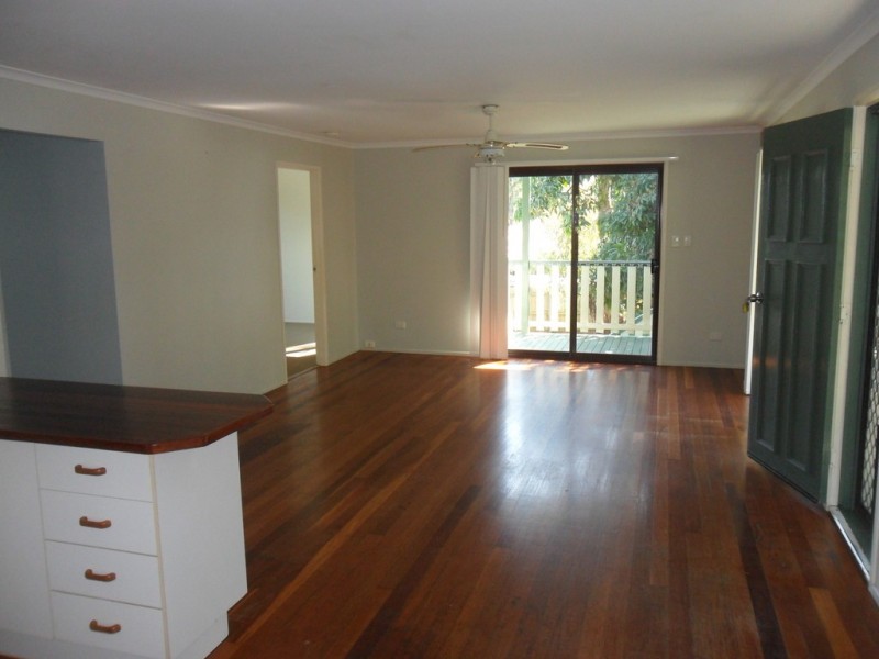 8 Pandora, Macleay Island QLD 4184
