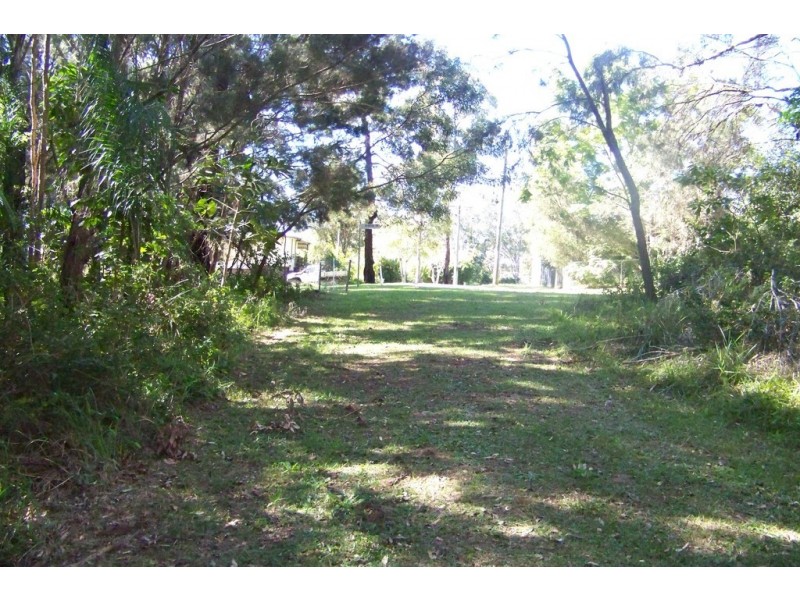 105 PERULPA DR, Lamb Island QLD 4184