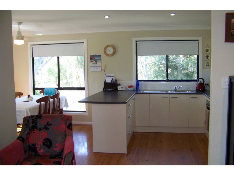 28 Beelong St, Macleay Island QLD 4184