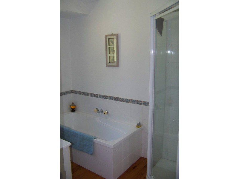 28 Beelong St, Macleay Island QLD 4184