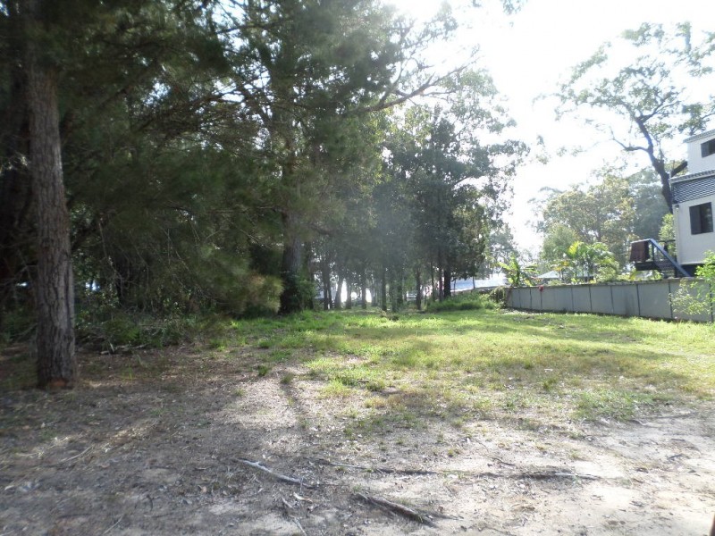 11 DINJERRA STREET, Macleay Island QLD 4184