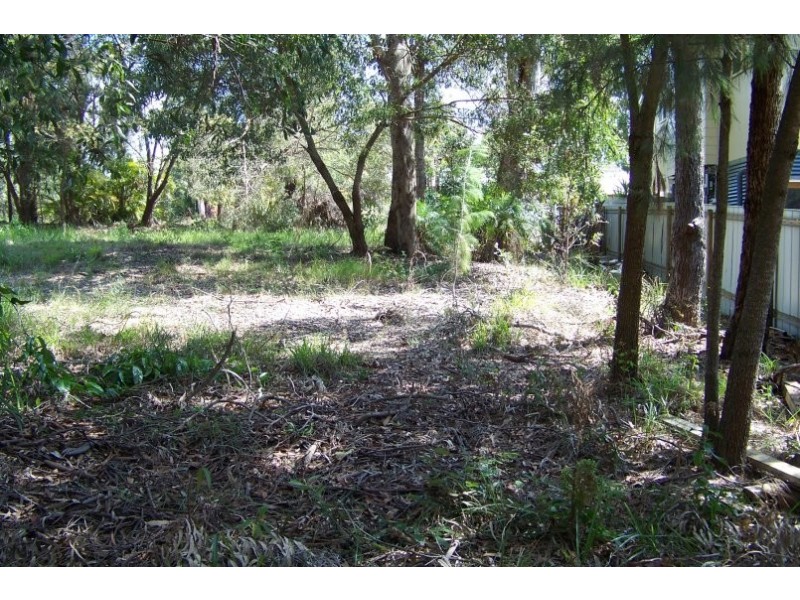 8 Wake St, Macleay Island QLD 4184