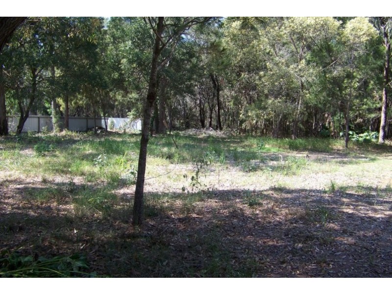 8 Wake St, Macleay Island QLD 4184