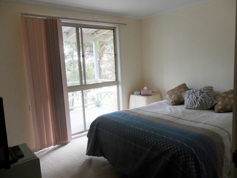 33 Charles Terrace, Macleay Island QLD 4184