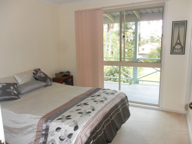 33 Charles Terrace, Macleay Island QLD 4184